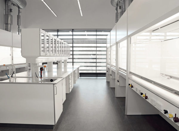 ZYSTM laboratoriokalustejärjestelmät ja vetokaapit_small