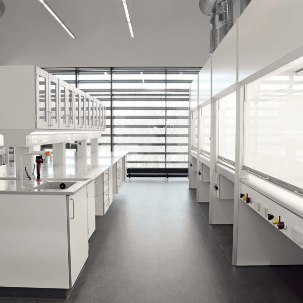 ZYSTM laboratoriokalustejärjestelmät ja vetokaapit_small